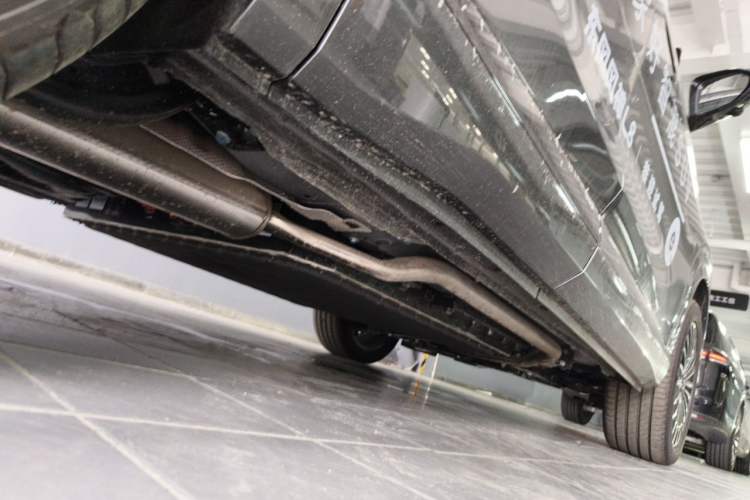 Used Dongfeng Aeolus L8 2025 Model 185KM Dream Edition Chassis Rear Right