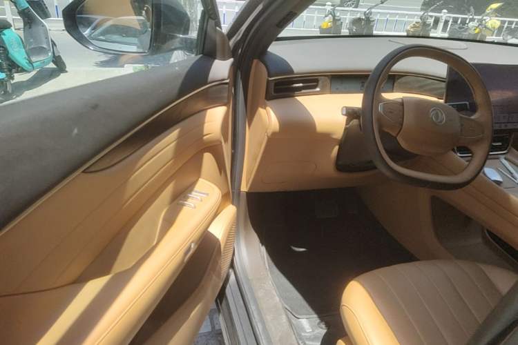 Used Dongfeng Aeolus L8 2025 Model 185KM Dream Edition Driver Seat