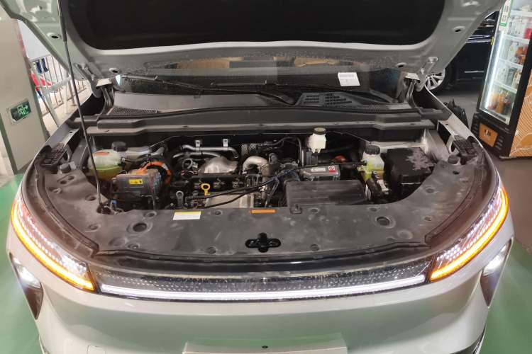 Used Dongfeng Aeolus L8 2025 Model 185KM Dream Edition Engine Bay