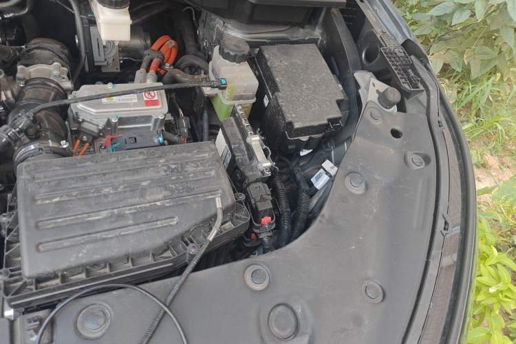 Used Dongfeng Aeolus L8 2025 Model 185KM Dream Edition Engine Bay Left
