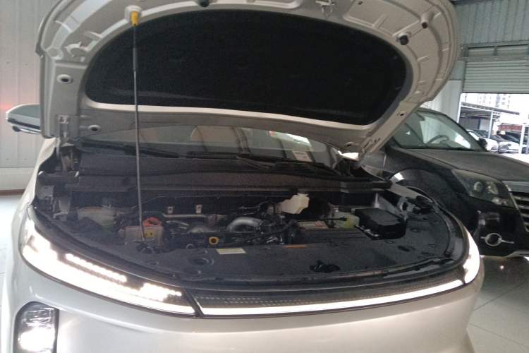 Used Dongfeng Aeolus L8 2025 Model 185KM Dream Edition Engine Bay