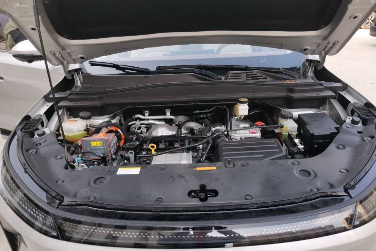 Used Dongfeng Aeolus L8 2025 Model 112KM Dream Edition Engine Bay