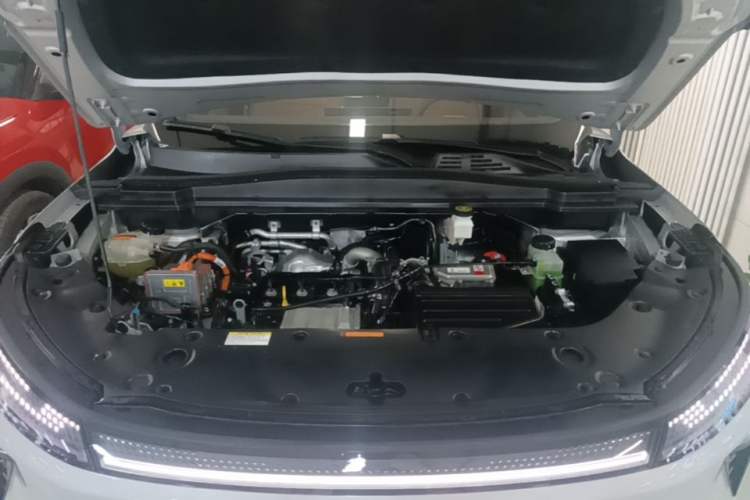 Used Dongfeng Aeolus L8 2025 Model 185KM Dream Edition Engine Bay