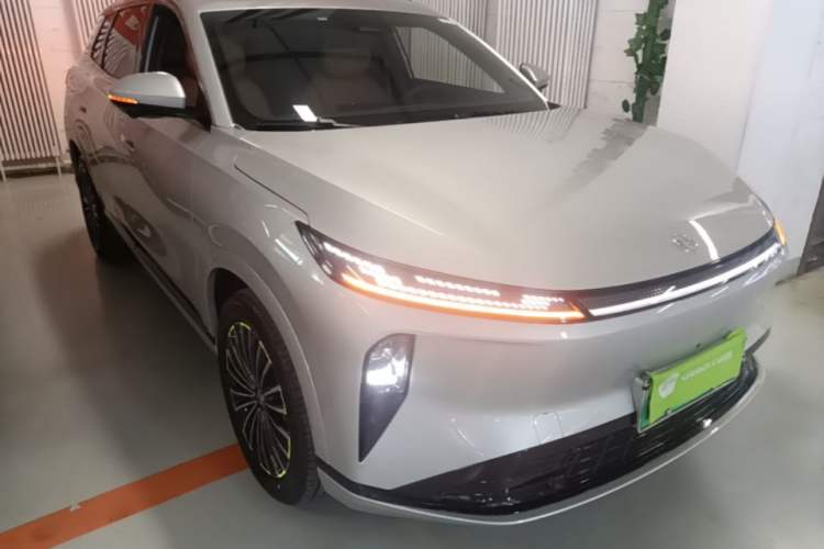 Used Dongfeng Aeolus L8 2025 Model 185KM Dream Edition Front Right 45 Deg