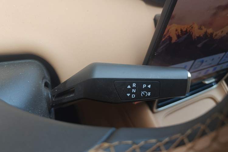 Used Dongfeng Aeolus L8 2025 Model 185KM Dream Edition Gear Lever