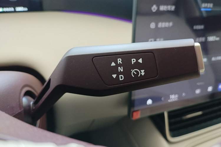 Used Dongfeng Aeolus L8 2025 Model 185KM Dream Edition Gear Lever