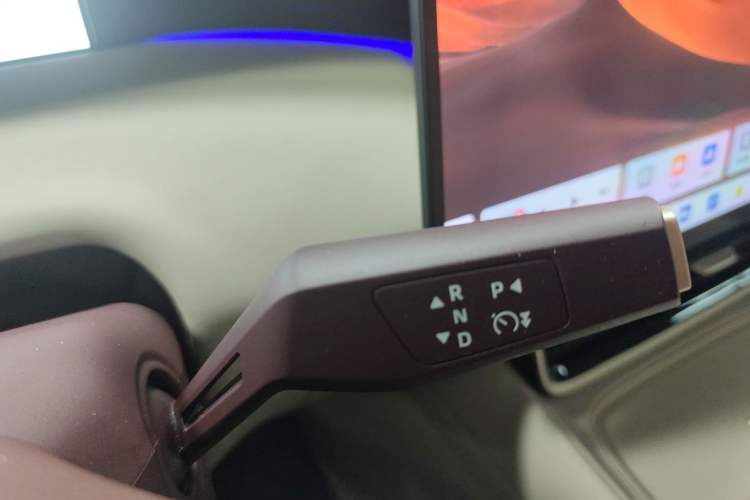 Used Dongfeng Aeolus L8 2025 Model 185KM Dream Edition Gear Lever