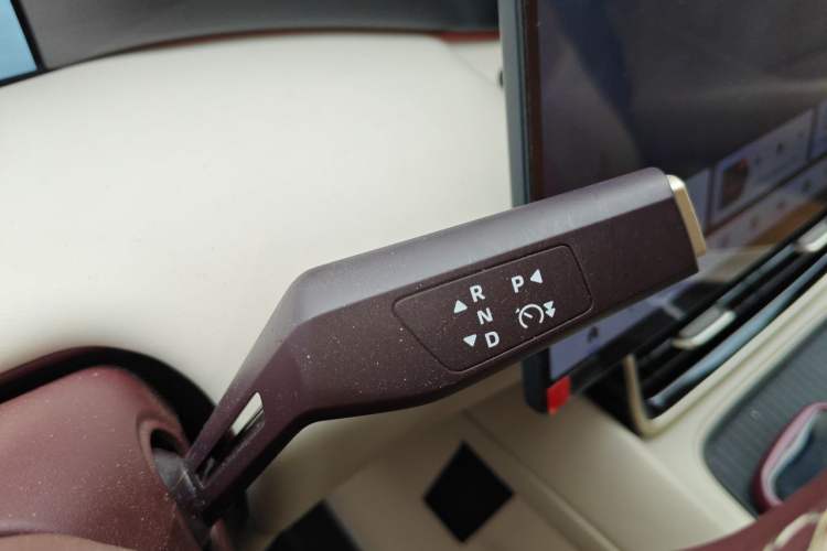 Used Dongfeng Aeolus L8 2025 Model 185KM Dream Edition Gear Lever