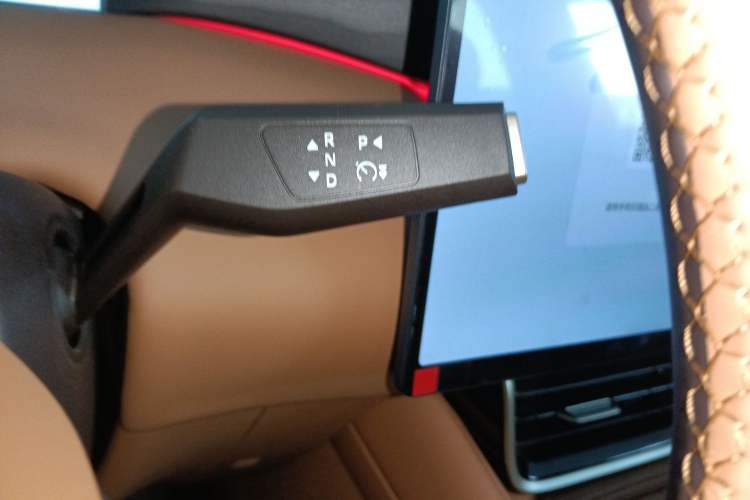 Used Dongfeng Aeolus L8 2025 Model 185KM Dream Edition Gear Lever