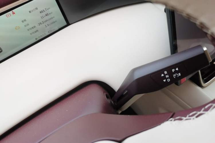 Used Dongfeng Aeolus L8 2025 Model 112KM Dream Edition Gear Lever