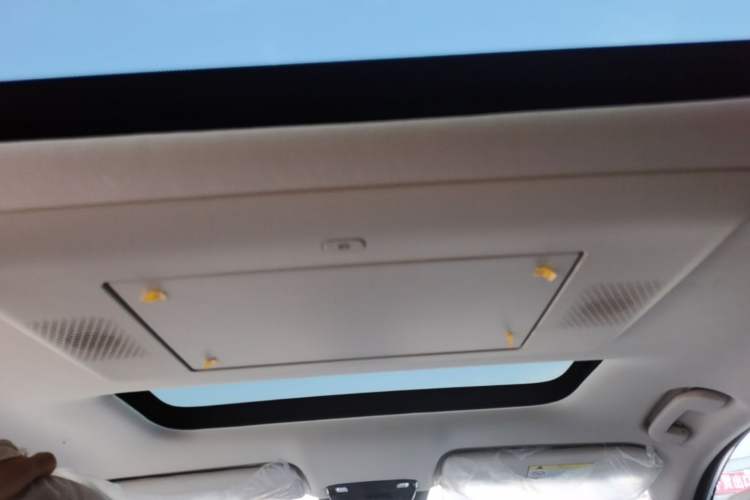 Used Dongfeng Aeolus L8 2025 Model 112KM Dream Edition Headliner