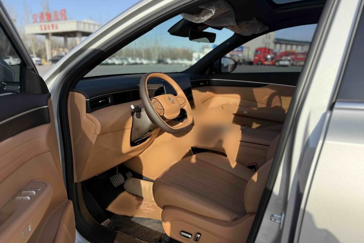 Used Dongfeng Aeolus L8 2025 Model 185KM Ideal Edition Interior 1