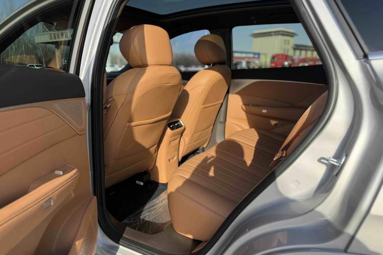 Used Dongfeng Aeolus L8 2025 Model 185KM Ideal Edition Interior 2