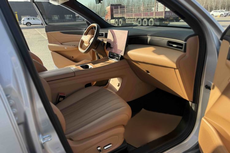 Used Dongfeng Aeolus L8 2025 Model 185KM Ideal Edition Interior 3