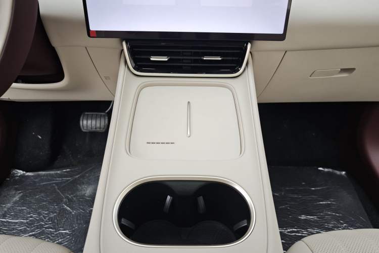 Used Dongfeng Aeolus L8 2025 Model 112KM Dream Edition Interior 3