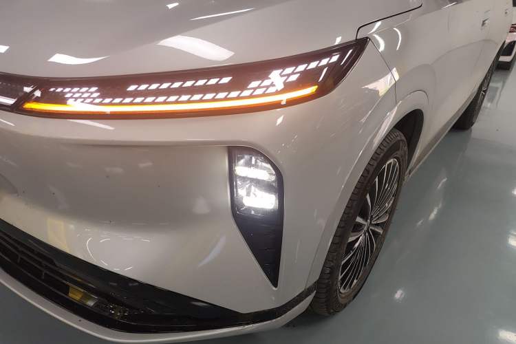 Used Dongfeng Aeolus L8 2025 Model 185KM Dream Edition Left Front Headlight