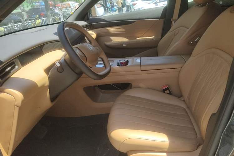 Used Dongfeng Aeolus L8 2025 Model 185KM Dream Edition Left Front Seat