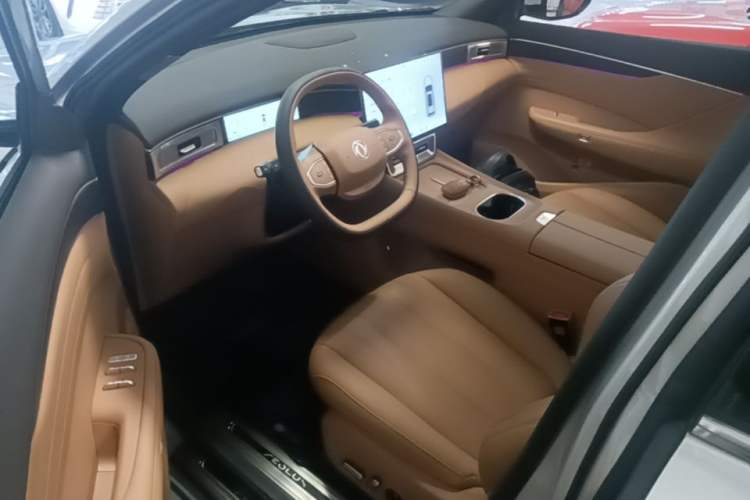 Used Dongfeng Aeolus L8 2025 Model 185KM Dream Edition Left Front Seat