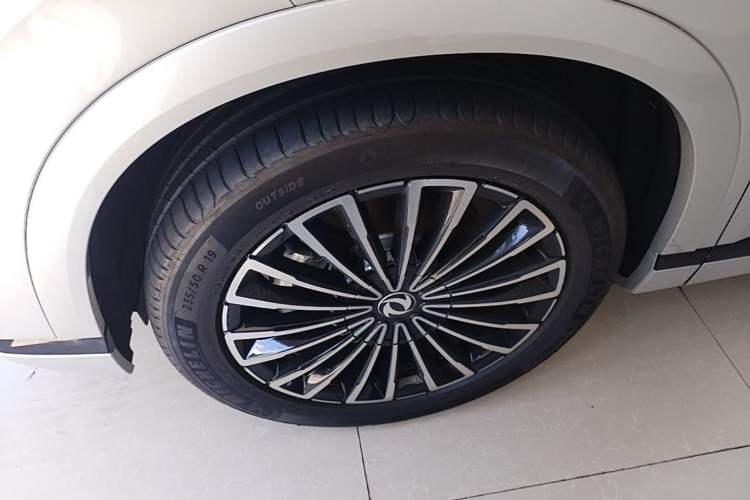 Used Dongfeng Aeolus L8 2025 Model 185KM Dream Edition Left Front Wheel Hub