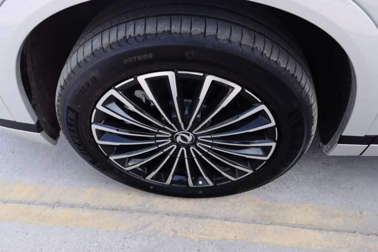 Used Dongfeng Aeolus L8 2025 Model 112KM Dream Edition Left Front Wheel Hub