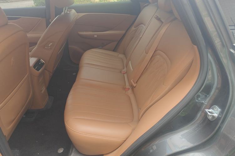 Used Dongfeng Aeolus L8 2025 Model 185KM Dream Edition Left Rear Seat