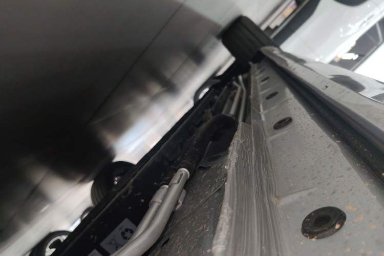 Used Dongfeng Aeolus L8 2025 Model 185KM Ideal Edition Left Side Sill