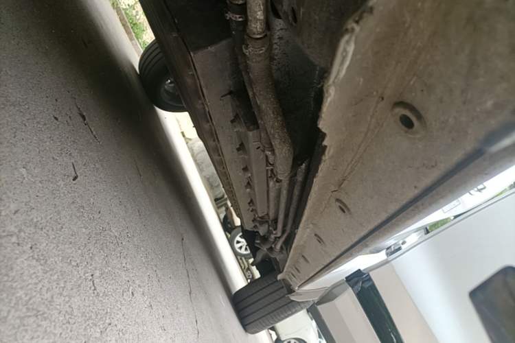 Used Dongfeng Aeolus L8 2025 Model 185KM Dream Edition Left Side Sill