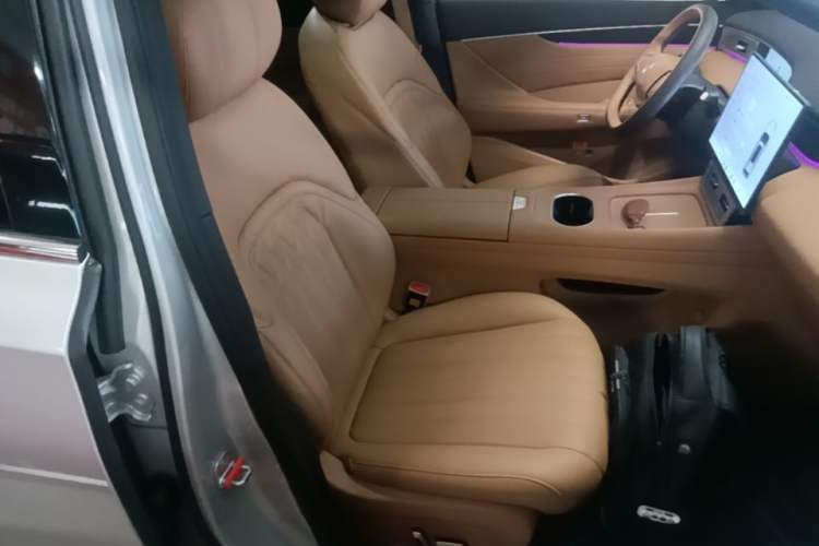 Used Dongfeng Aeolus L8 2025 Model 185KM Dream Edition Right Front Seat