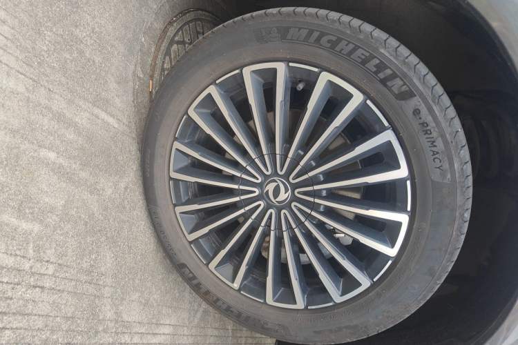Used Dongfeng Aeolus L8 2025 Model 185KM Dream Edition Right Front Wheel Hub