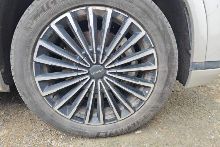 Used Dongfeng Aeolus L8 2025 Model 185KM Dream Edition Right Front Wheel Hub