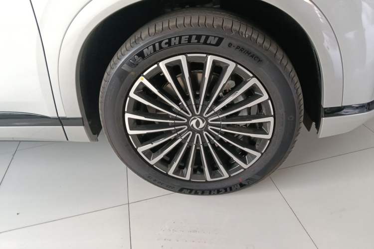 Used Dongfeng Aeolus L8 2025 Model 185KM Dream Edition Right Front Wheel Hub