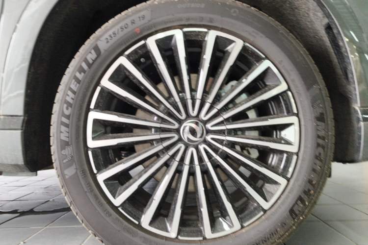 Used Dongfeng Aeolus L8 2025 Model 185KM Dream Edition Right Front Wheel Hub