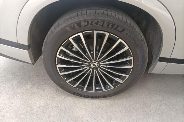 Used Dongfeng Aeolus L8 2025 Model 185KM Dream Edition Right Rear Wheel Hub
