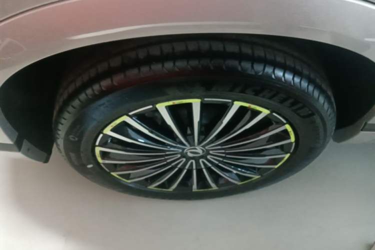 Used Dongfeng Aeolus L8 2025 Model 185KM Dream Edition Right Rear Wheel Hub