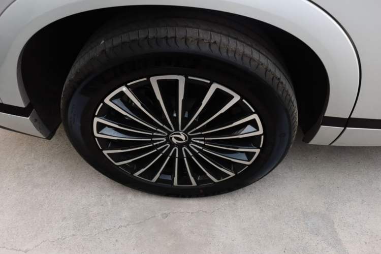 Used Dongfeng Aeolus L8 2025 Model 112KM Dream Edition Right Rear Wheel Hub