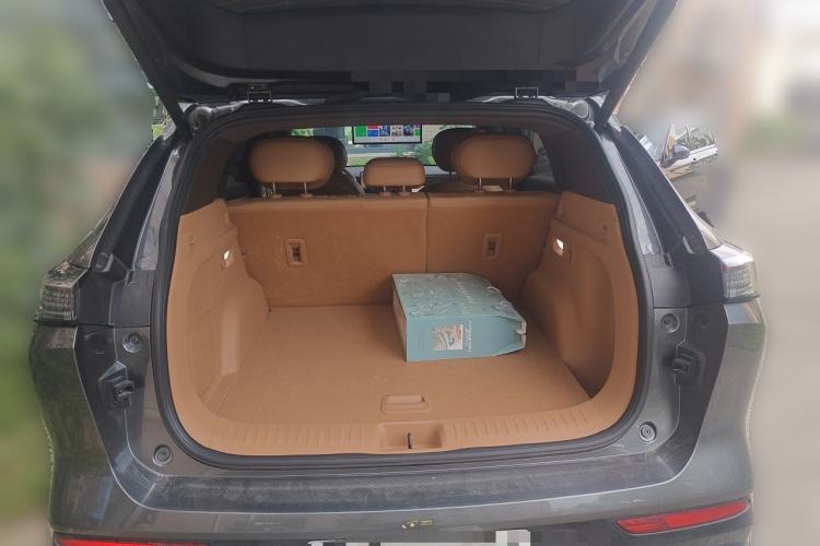 Used Dongfeng Aeolus L8 2025 Model 185KM Dream Edition Trunk
