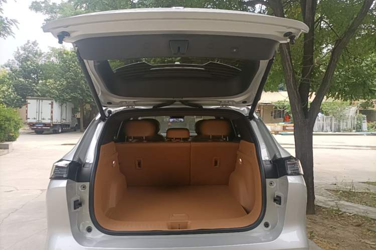 Used Dongfeng Aeolus L8 2025 Model 185KM Dream Edition Trunk