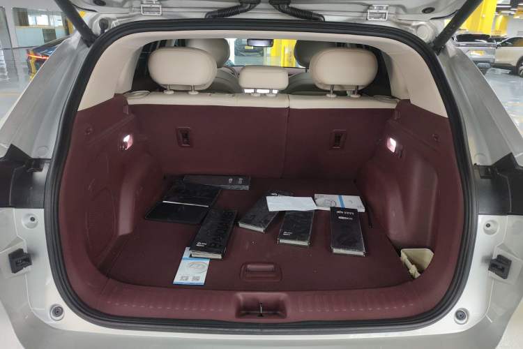 Used Dongfeng Aeolus L8 2025 Model 185KM Dream Edition Trunk