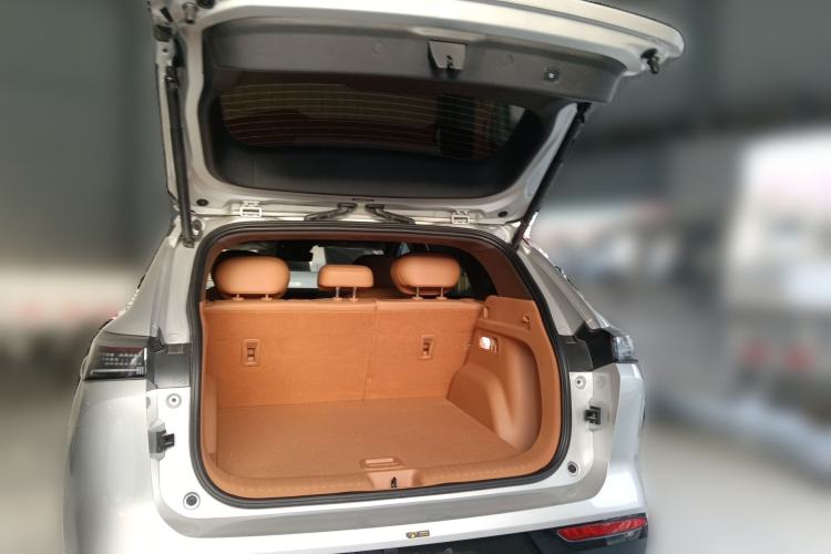 Used Dongfeng Aeolus L8 2025 Model 185KM Dream Edition Trunk