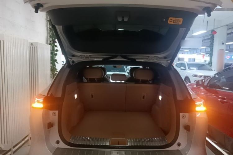 Used Dongfeng Aeolus L8 2025 Model 185KM Dream Edition Trunk