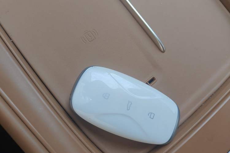 Used Dongfeng Aeolus L8 2025 Model 185KM Dream Edition Vehicle Key