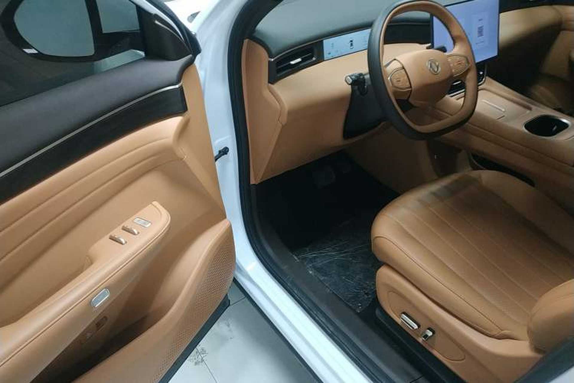 Used Dongfeng Aeolus L8 2025 Model 112KM Ideal Edition Driver Seat
