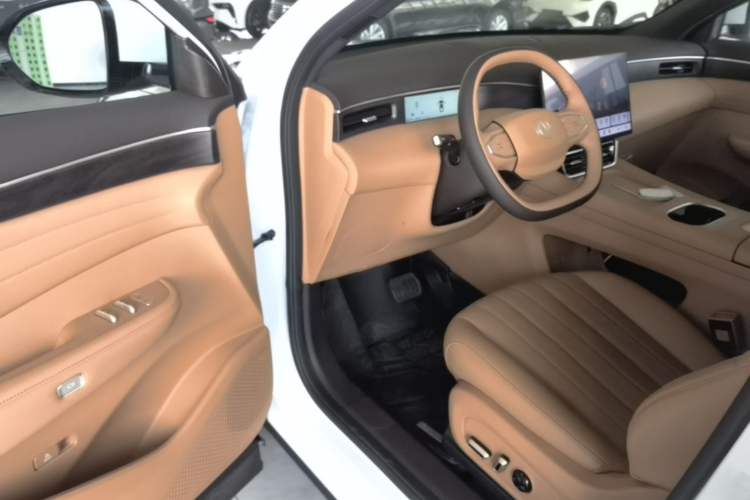 Used Dongfeng Aeolus L8 2025 Model 185KM Dream Edition Driver Seat