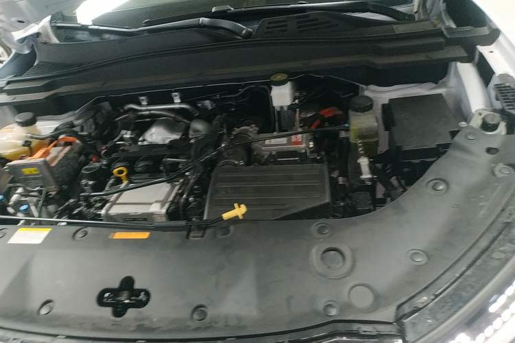 Used Dongfeng Aeolus L8 2025 Model 112KM Ideal Edition Engine Bay