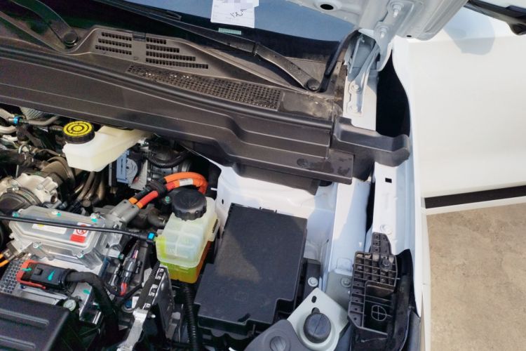 Used Dongfeng Aeolus L8 2025 Model 185KM Dream Edition Engine Bay Left