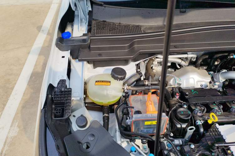 Used Dongfeng Aeolus L8 2025 Model 185KM Dream Edition Engine Bay Right