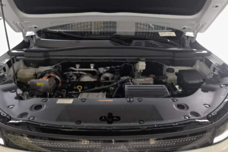 Used Dongfeng Aeolus L8 2025 Model 185KM Dream Edition Engine Bay