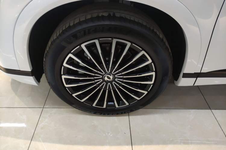 Used Dongfeng Aeolus L8 2025 Model 185KM Ideal Edition Exterior 4