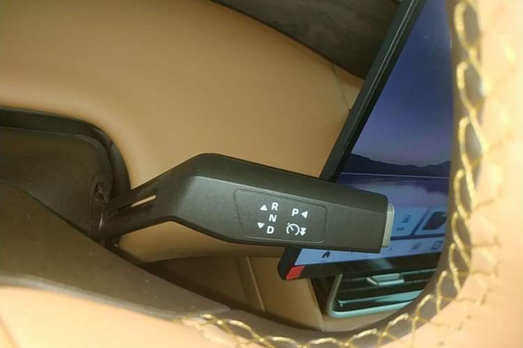 Used Dongfeng Aeolus L8 2025 Model 185KM Dream Edition Gear Lever
