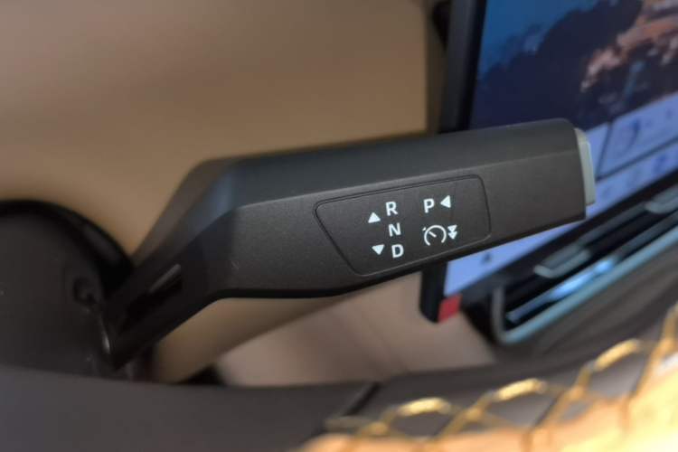Used Dongfeng Aeolus L8 2025 Model 185KM Dream Edition Gear Lever